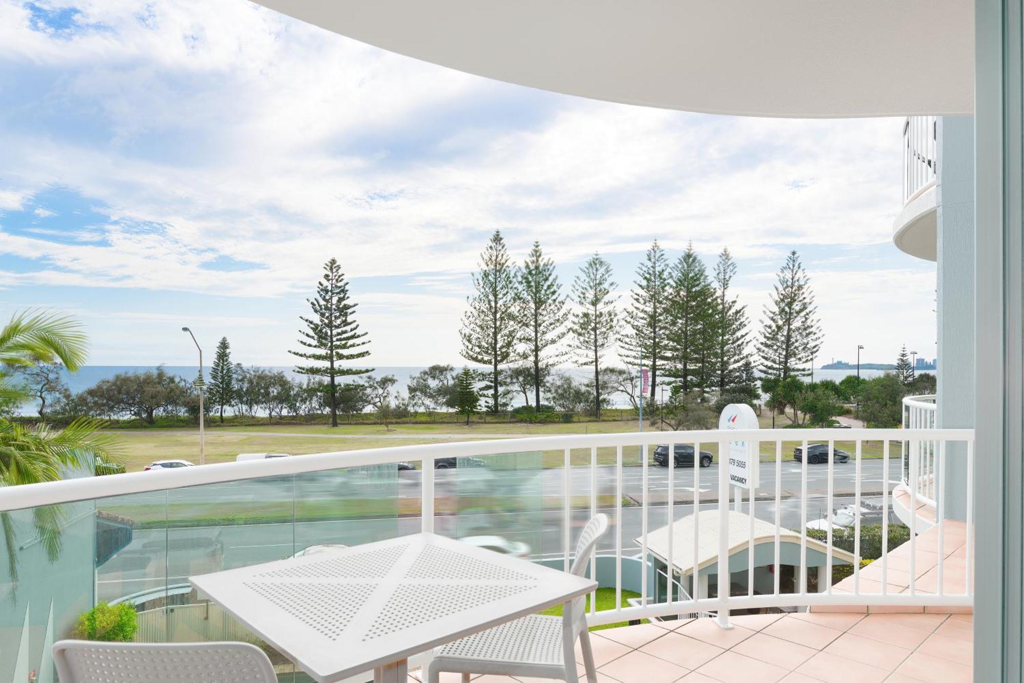 Alex Seaside Resort Alexandra Headland Buitenkant foto